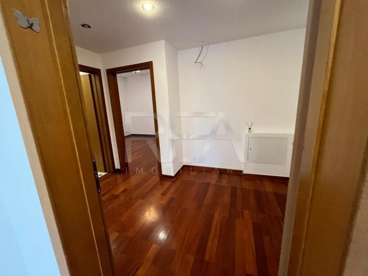 Apartament cu 5 camere decomandat în Primăverii
