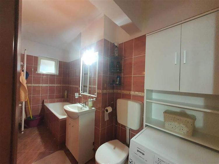 Apartament cu 2 camere decomandat, mobilat în Central