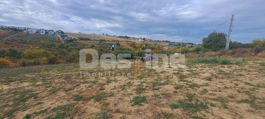 Teren Construcții intravilan de 1500 mp, în Valea Adâncă