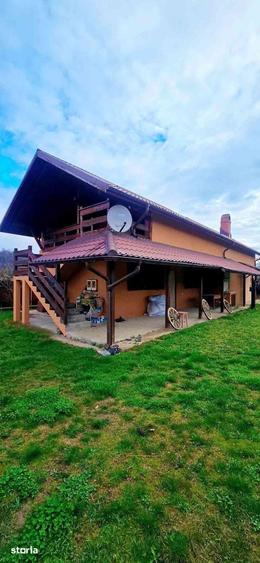 Casă cu 4 camere cu Teren 1701 Mp în Racovița