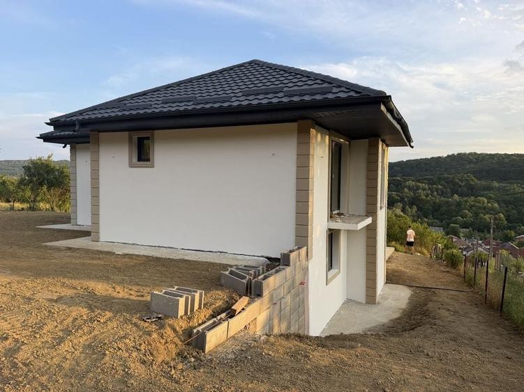 Casă cu 4 camere în Vlădesti