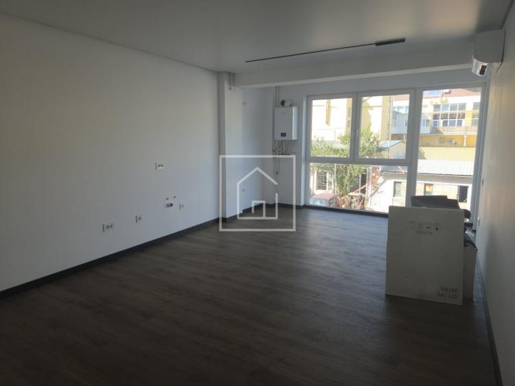 Apartament cu 3 camere decomandat în Ștrand
