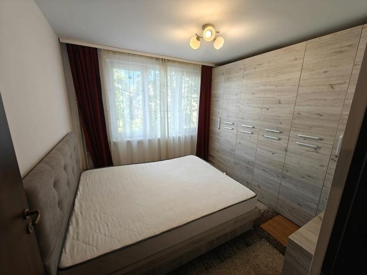 Apartament cu 4 camere decomandat în Dacia