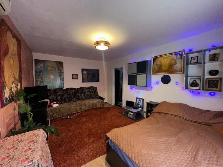 Apartament cu 3 camere decomandat în Drumul Taberei