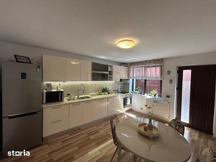 Casă cu 5 camere cu Teren 325 Mp în Central