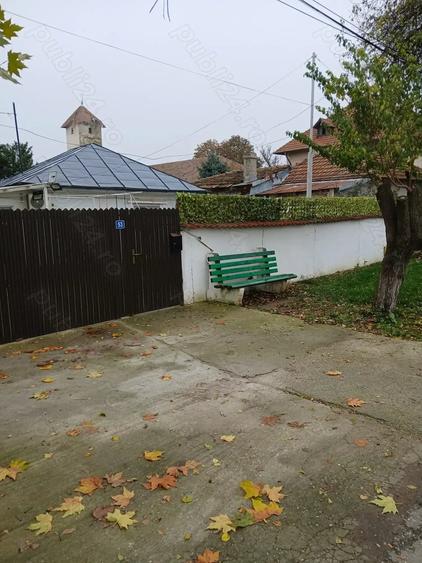Casă cu 3 camere în Petrești