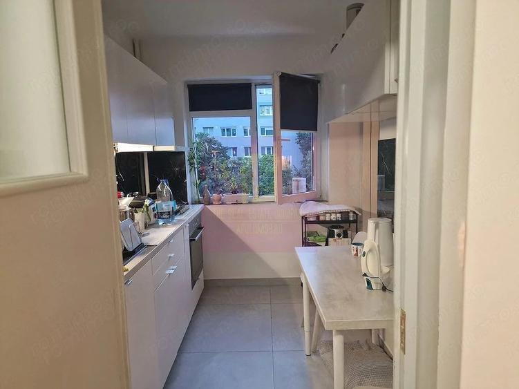 Apartament cu 3 camere semidecomandat în 1 Mai