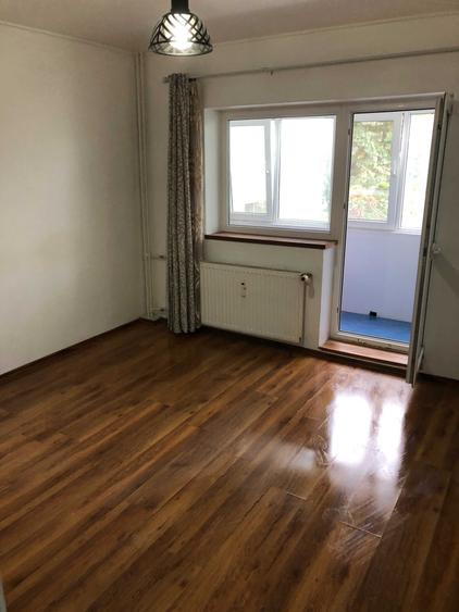 Apartament cu 3 camere decomandat în Dristor