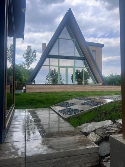 Casă individuală cu 4 camere cu Teren 2000 Mp în Periferie