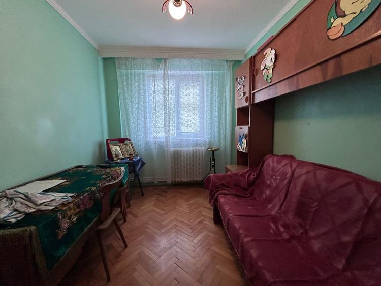 Apartament cu 3 camere decomandat în Plantelor
