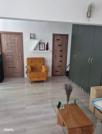 Apartament cu 2 camere semidecomandat în Calea București