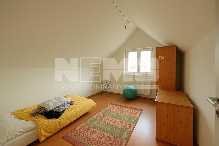 Duplex cu 6 camere cu Canalizare în Central