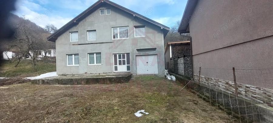 Casă cu 3 camere cu Teren 563 Mp în Rusca