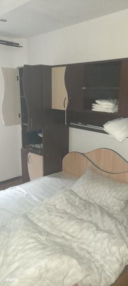Apartament cu 3 camere semidecomandat în Micro 6