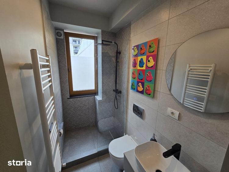 Apartament cu 3 camere semidecomandat în Grivița