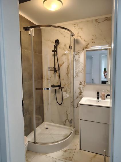 Apartament cu 3 camere decomandat în Berceni