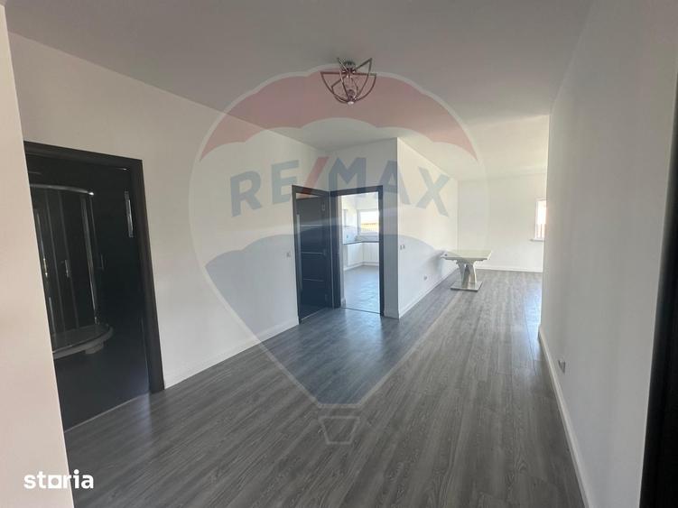 Casă cu 4 camere cu Teren 715 Mp în Central