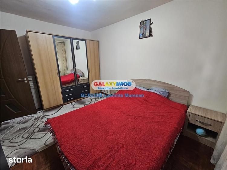 Apartament cu 2 camere decomandat, mobilat în Micro 4