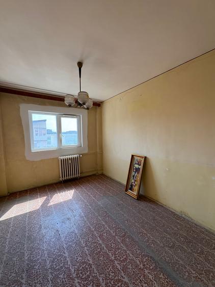 Apartament cu 3 camere decomandat în Titan