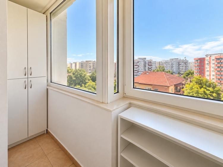 Apartament cu 3 camere decomandat în Sebastian