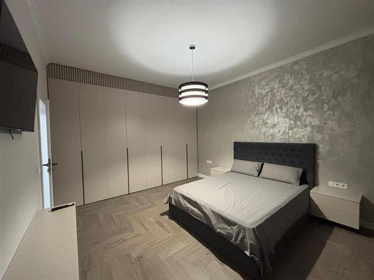 Apartament cu 3 camere semidecomandat, mobilat în Hipodrom 3