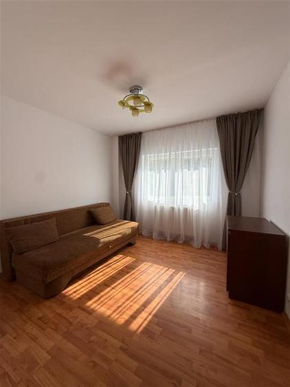 Apartament cu 3 camere decomandat, mobilat în Tei