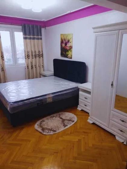 Apartament cu 3 camere decomandat în Băceni
