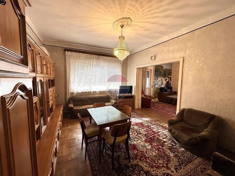 Apartament cu 4 camere decomandat, mobilat în Periferie
