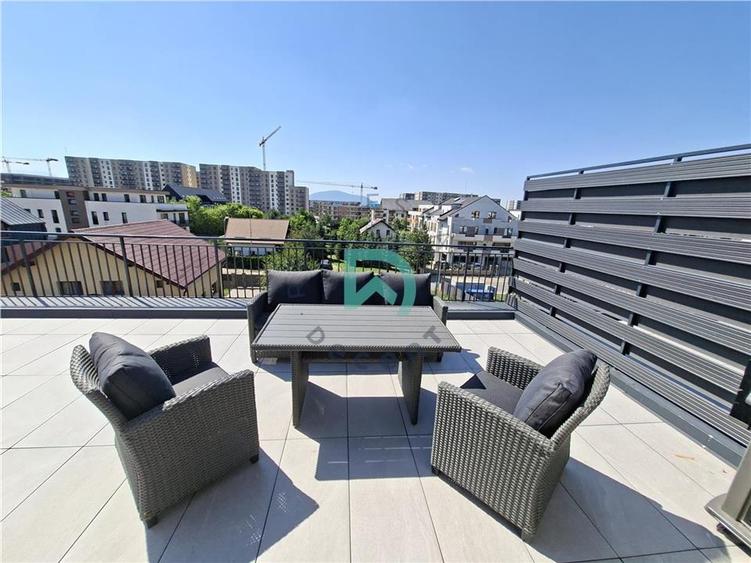 Apartament cu 3 camere decomandat în Tractorul
