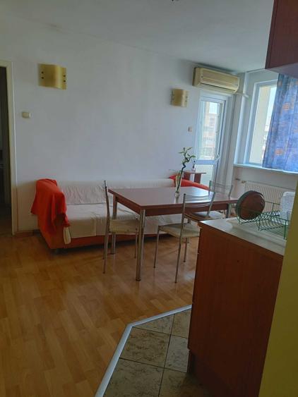 Apartament cu 3 camere semidecomandat în Bucur Obor