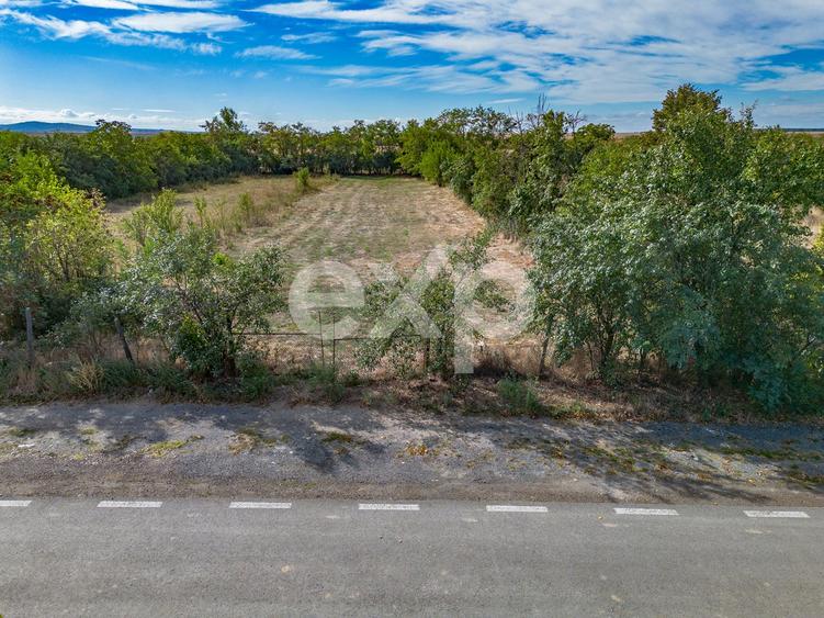 Teren Construcții intravilan de 1700 mp, în Hitiaș