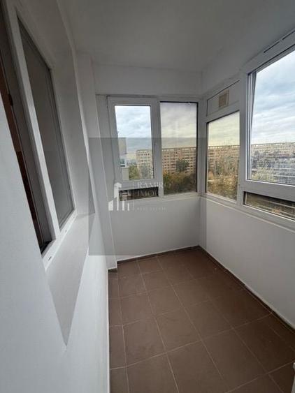 Apartament cu 3 camere decomandat în Titan