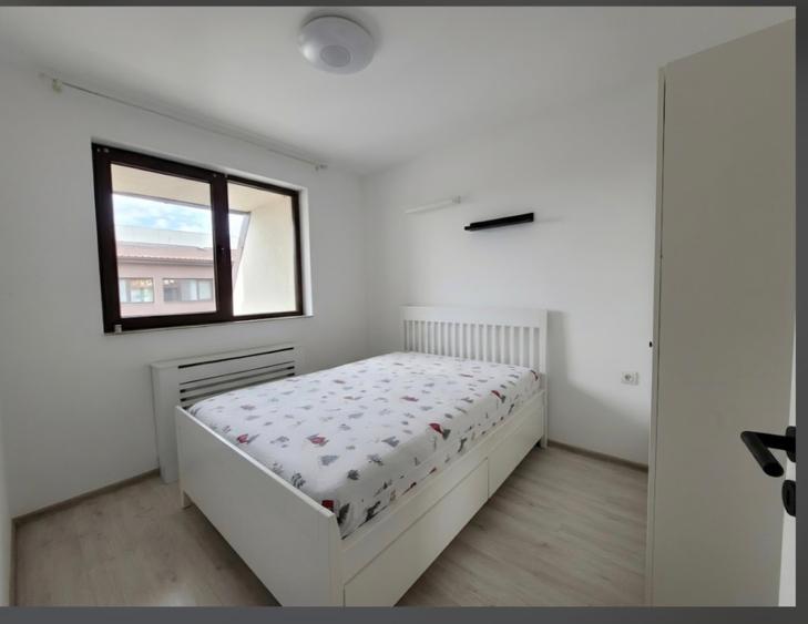 Apartament cu 3 camere semidecomandat în Alexandriei