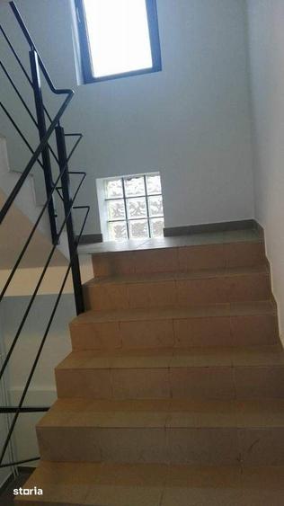 Casă cu 8 camere cu Teren 1100 Mp în Jucu