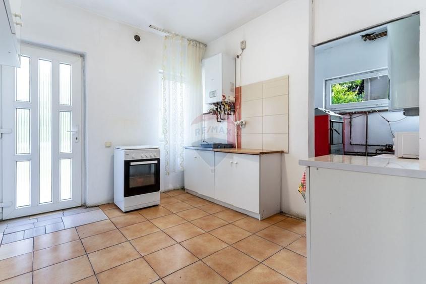 Casă individuală cu 10 camere cu Teren 629 Mp în Dâmbul Rotund