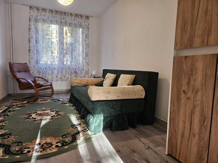 Apartament cu 2 camere semidecomandat în Centrul Civic