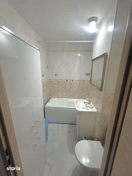 Apartament cu 3 camere decomandat în Tei