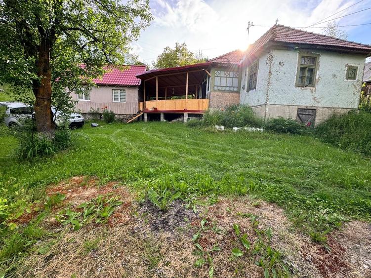 Casă cu 4 camere cu Teren 2000 Mp în Bolovăniș