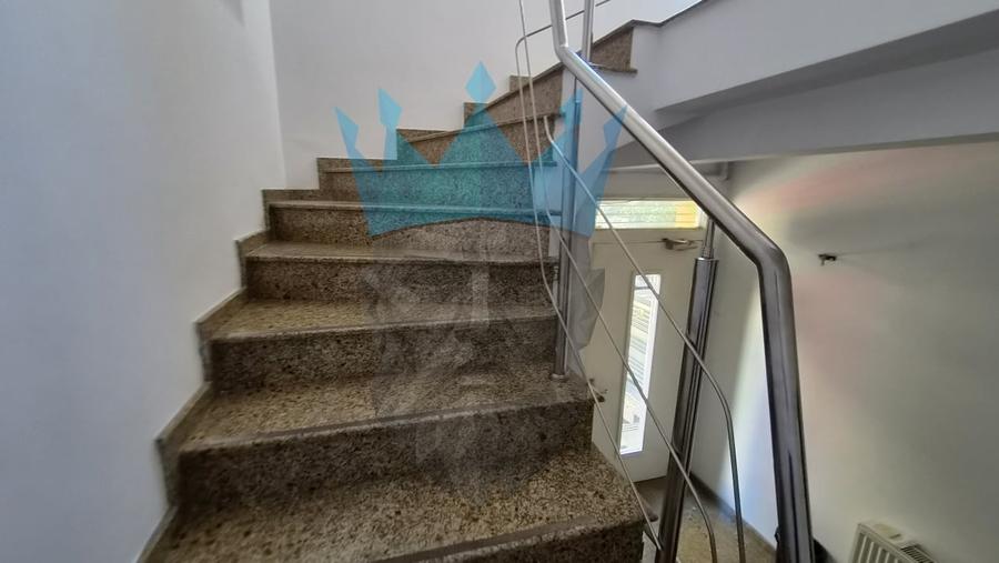 Birou, de 220 mp, în Vitan