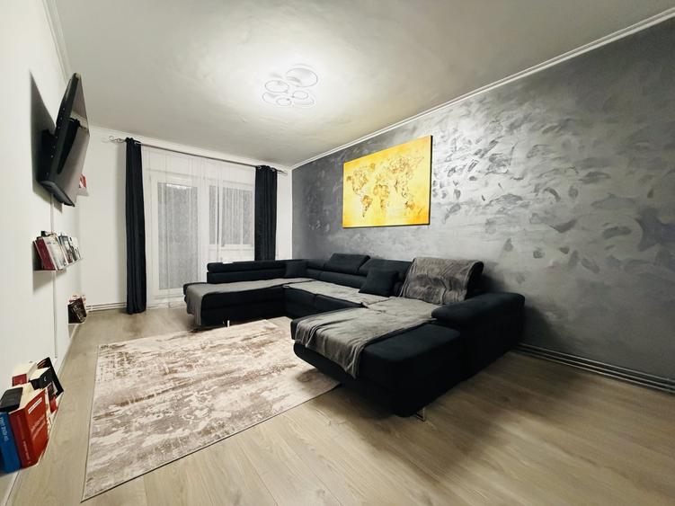 Apartament cu 3 camere decomandat, mobilat în Lipovei