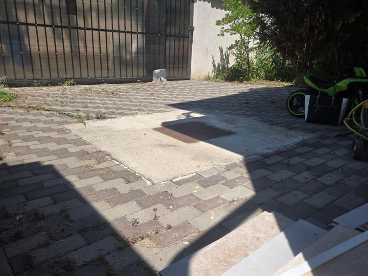 Casă cu 5 camere cu Canalizare în Sud