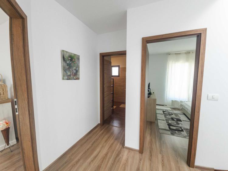 Casă cu 4 camere în Moșnița Veche