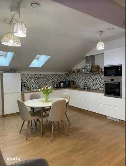 Apartament cu 4 camere decomandat în Florești