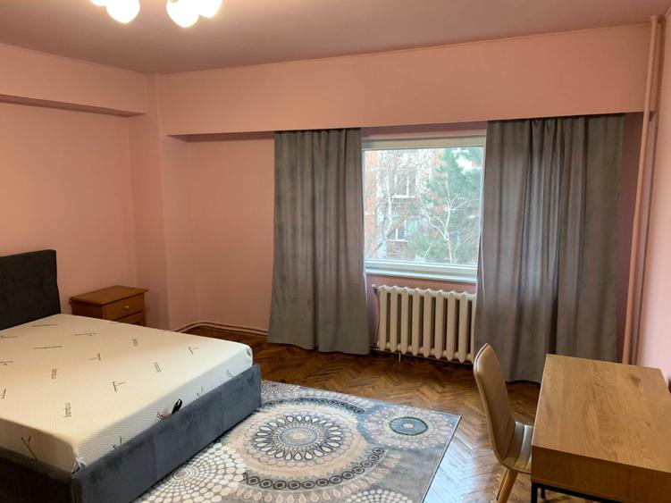 Apartament cu 3 camere decomandat în Exterior Vest