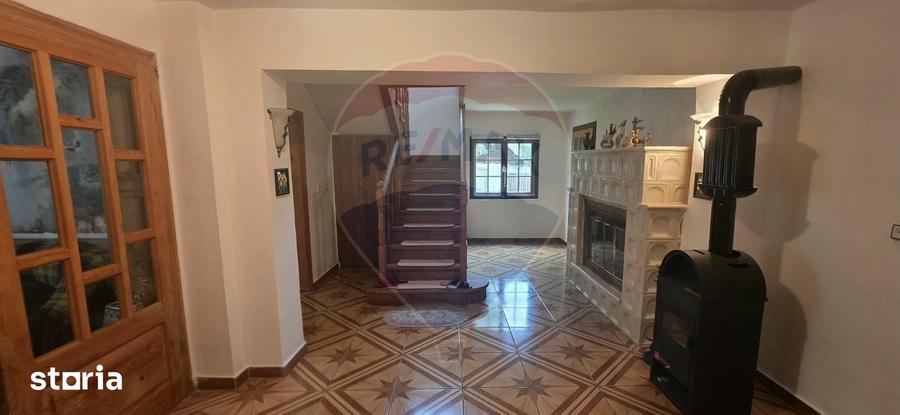 Casă cu 7 camere cu Teren 917 Mp în Căprioru