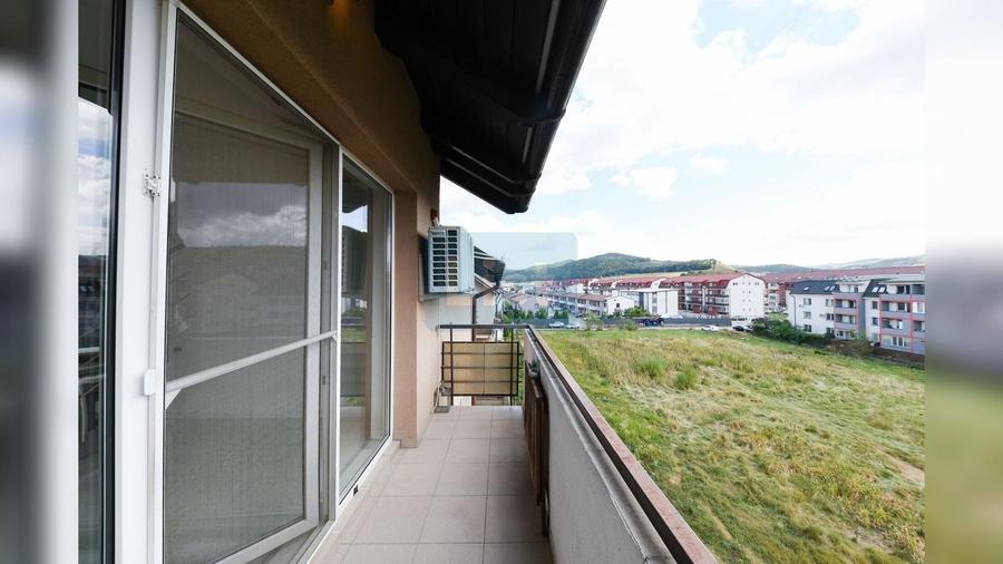 Apartament cu 3 camere semidecomandat în Florești