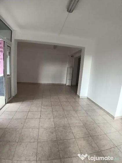 Spațiu comercial, de 90 mp, în Hotvon