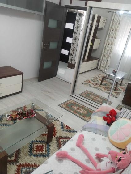 Apartament cu 3 camere decomandat în Crâng