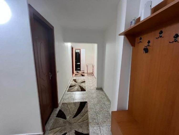 Apartament cu 3 camere decomandat, mobilat în Faleza Nord