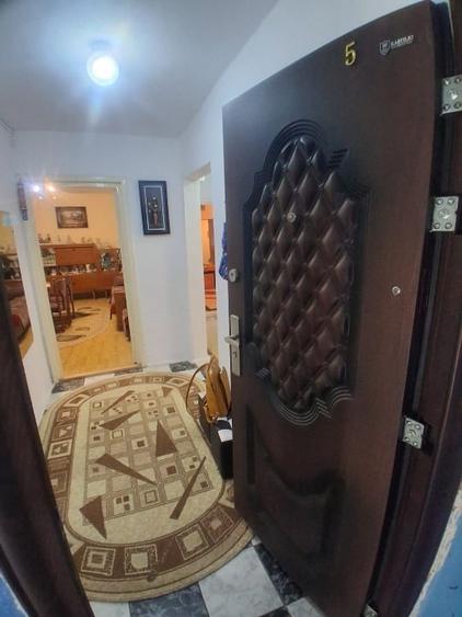 Apartament cu 3 camere decomandat, mobilat în Nord-Est